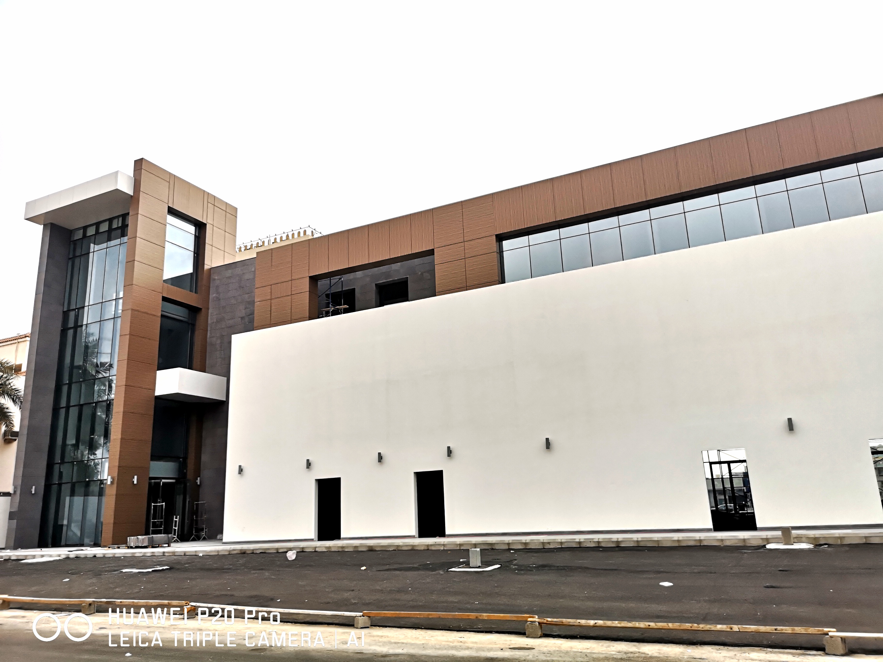 مبنى إيفري سكوير  أعمال الزجاج والألمنيوم والهاندريل الزجاجي