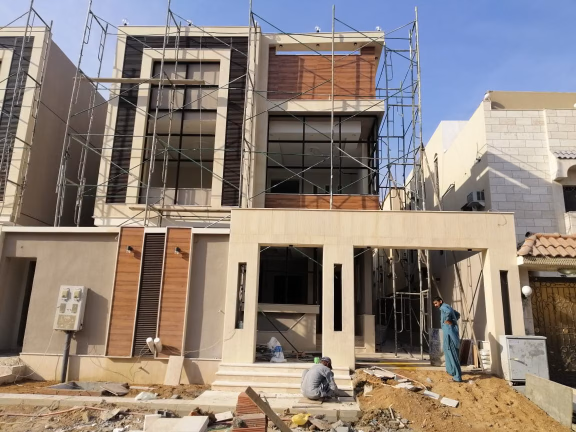 فيلا الحمدانية – أعمال الكرتن وول والزجاج والألومنيوم في جدة